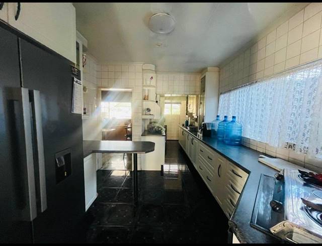 4 BEDROOM HOUSE FOR SALE IN CROYDON